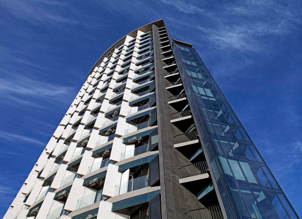 Adamant Leon I Exteriores