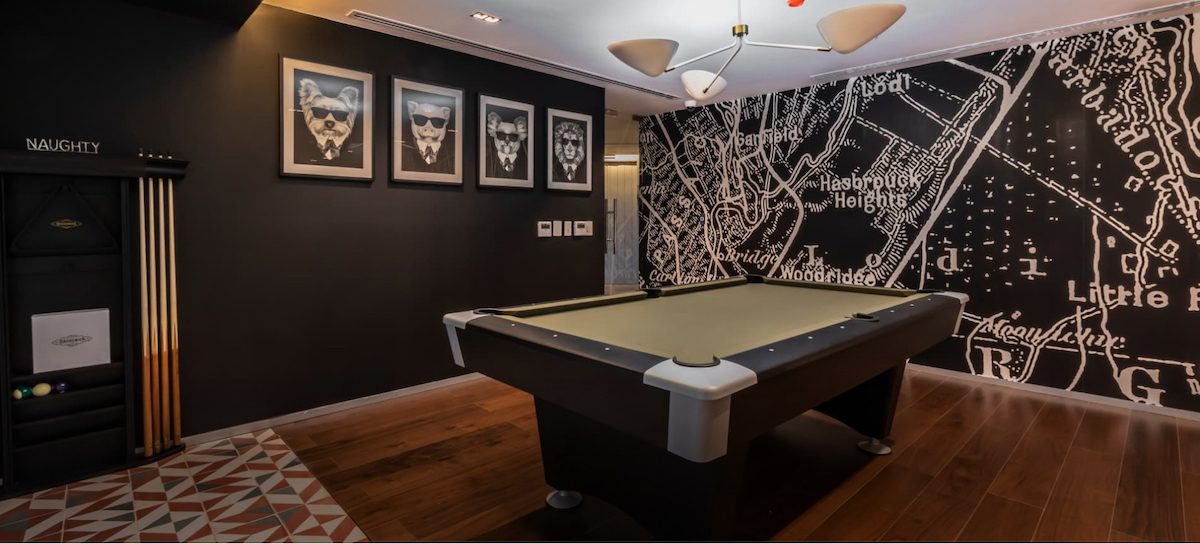 Adamant Mérida amenidades game-room