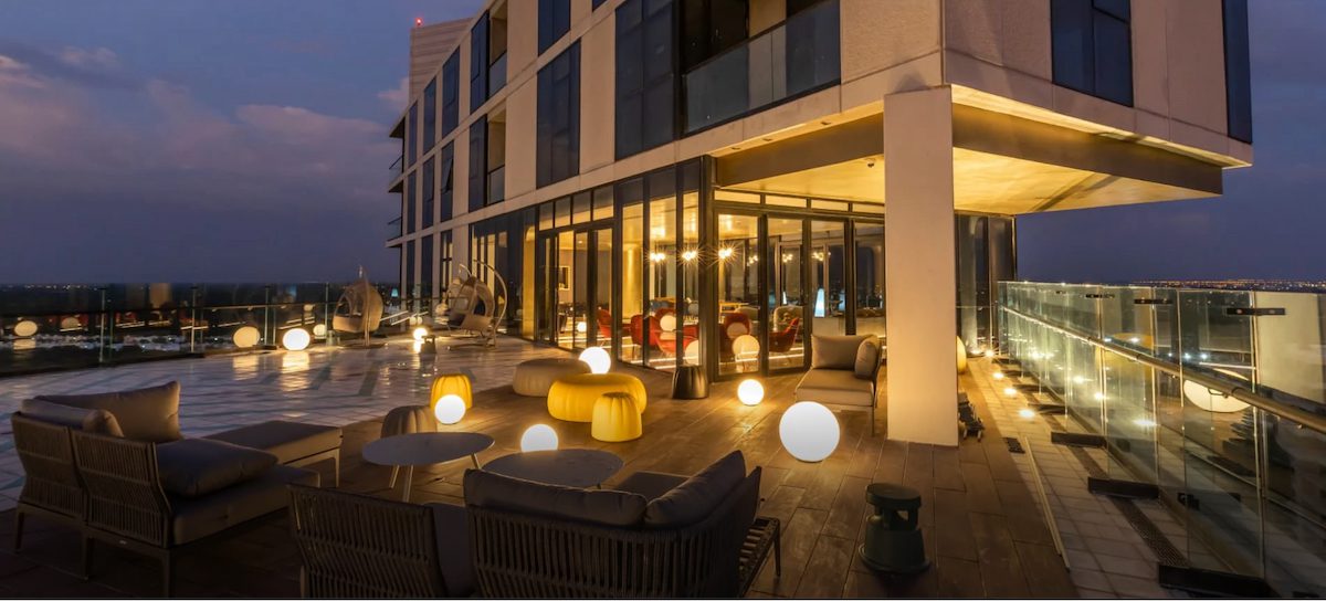 Adamant Mérida amenidades sky-lounge